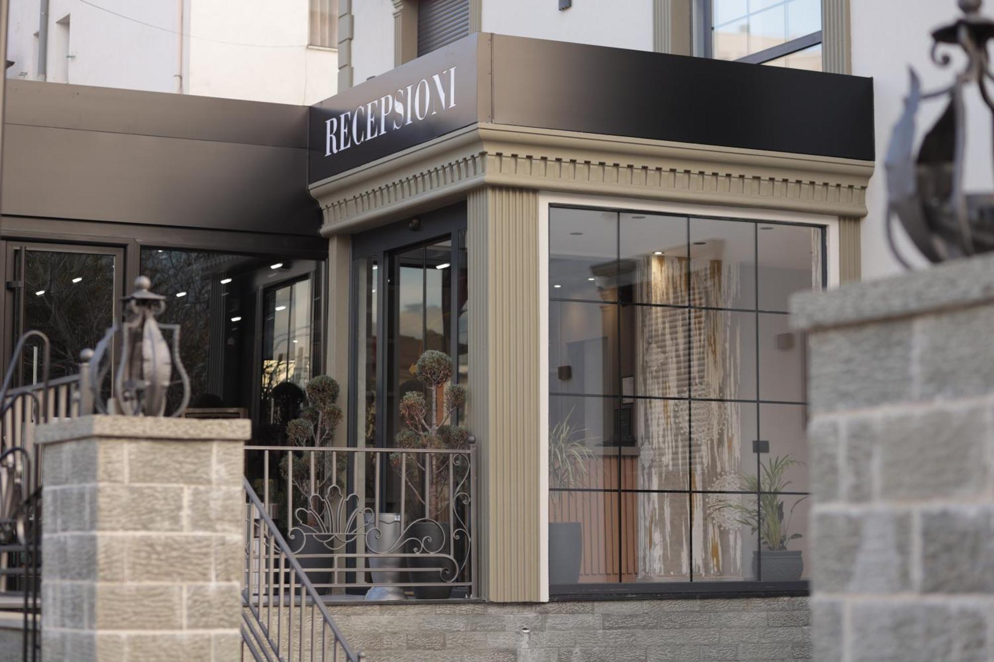 Residence Inn Tirana Hotel 4*